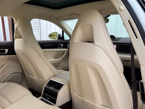 Used 2021 Porsche Panamera 4S image 38