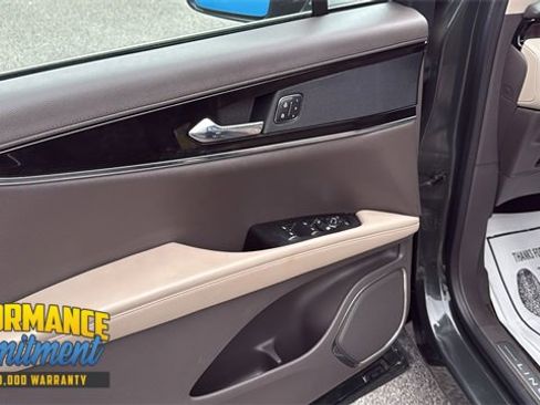 Used 2022 Lincoln Nautilus Reserve image 13