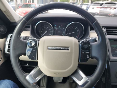 Used 2019 Land Rover Discovery SE image 21