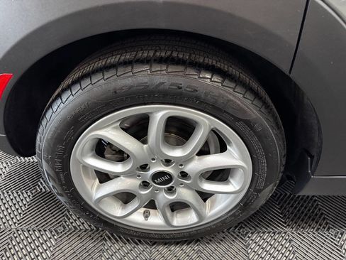 Used 2019 MINI Cooper 4-Door Hardtop w/ Premium Package image 17