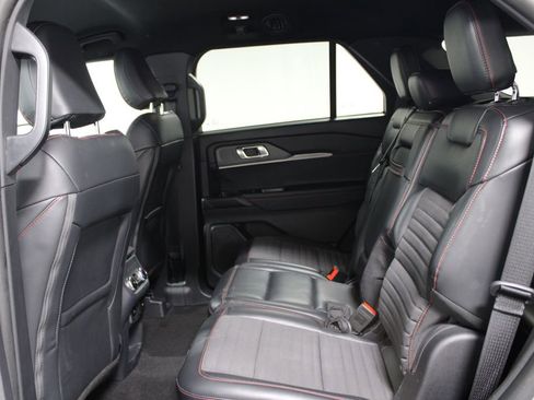 Used 2025 Ford Explorer ST-Line w/ ST-Line Street Pack image 19