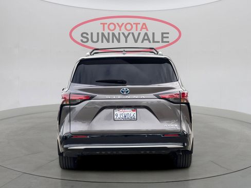 Certified 2023 Toyota Sienna Platinum image 9