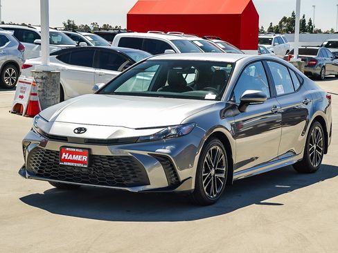 New 2026 Toyota Camry SE FWD image 3