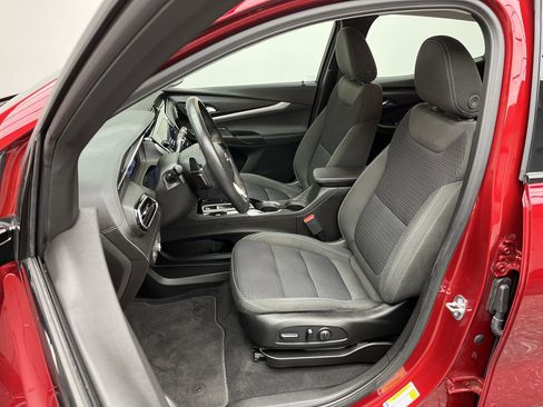 Certified 2023 Chevrolet Bolt EUV LT w/ Comfort Package FWD image 8