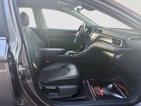 Used 2020 Toyota Camry SE FWD image 20