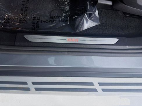 Used 2025 BMW X5 xDrive50e image 9