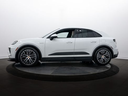 Certified 2025 Porsche Macan 4 Electric image 2