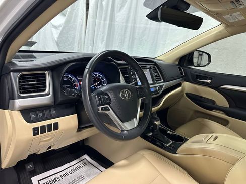 Used 2019 Toyota Highlander XLE AWD/4WD image 15