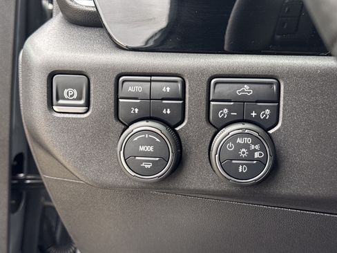 Used 2025 Chevrolet Silverado 1500 LT Trail Boss w/ Convenience Package II AWD/4WD image 24