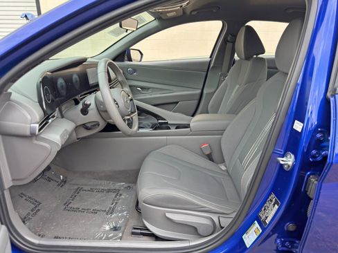 Used 2023 Hyundai Elantra SEL w/ Convenience Package FWD image 15