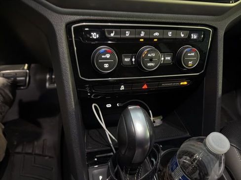 Used 2021 Volkswagen Atlas SEL Premium image 28