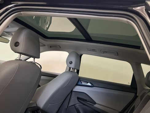 Used 2024 Volkswagen Taos SE w/ Panoramic Sunroof Package FWD image 23