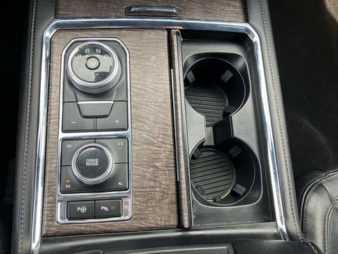 Used 2019 Ford Expedition Limited w/ Equipment Group 302A AWD/4WD image 26