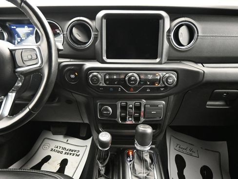 Used 2022 Jeep Wrangler Unlimited Sahara w/ Cold Weather Group AWD/4WD image 18