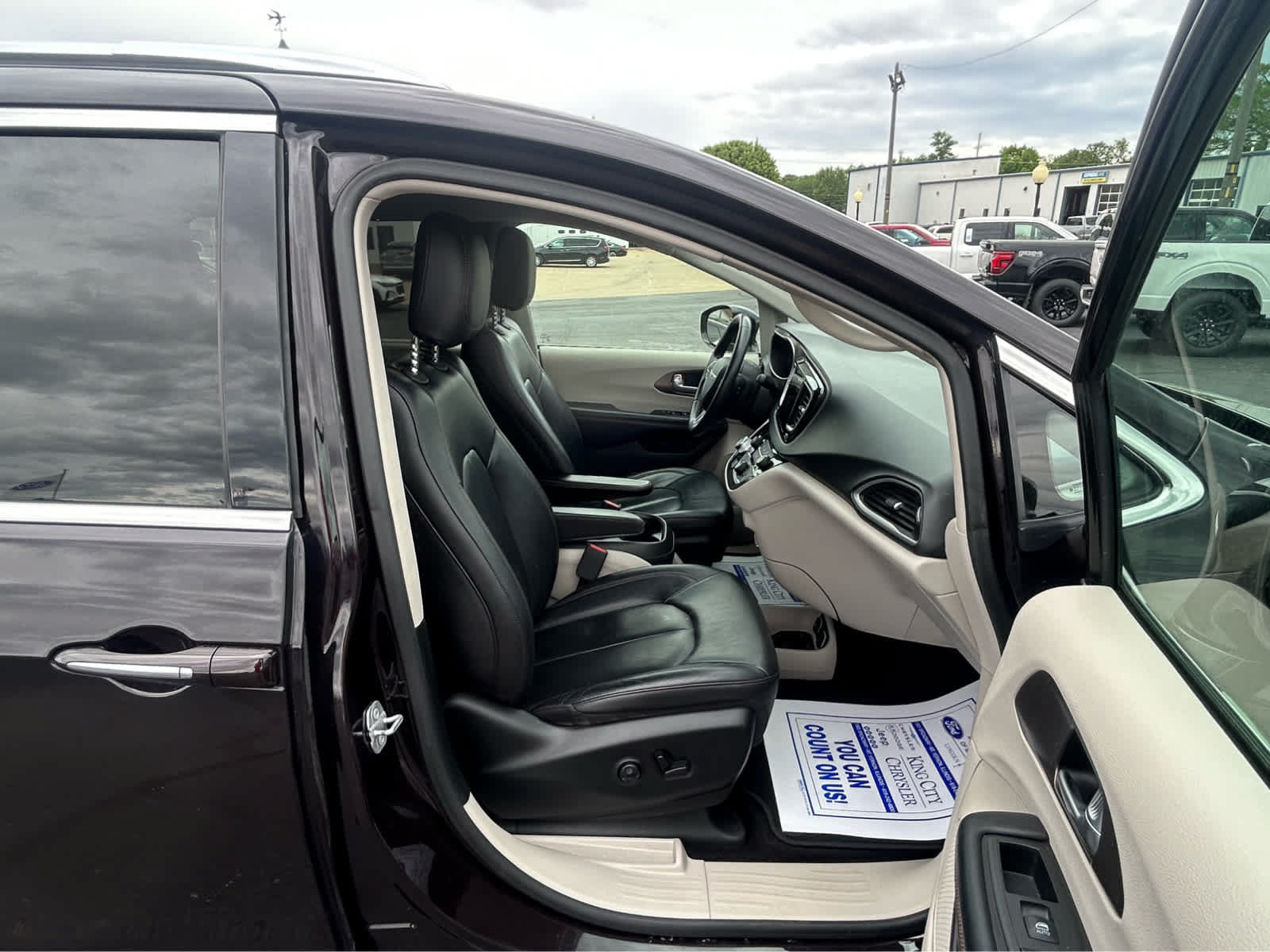 Used 2018 Chrysler Pacifica Touring-L w/ Advanced Safetytec Group FWD image 22
