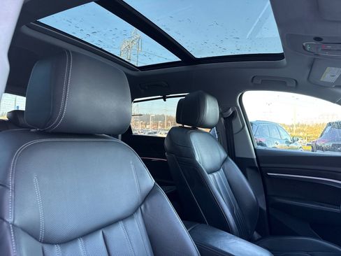 Used 2019 Audi e-tron Prestige w/ Prestige Package image 15