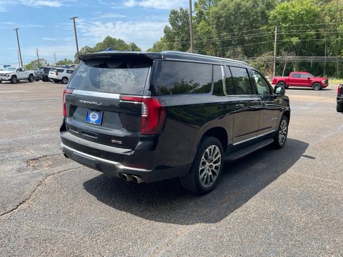Used 2025 GMC Yukon XL Denali AWD/4WD image 6