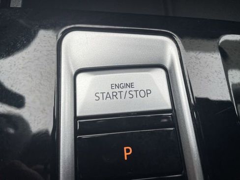 Used 2024 Volkswagen Atlas SE image 16