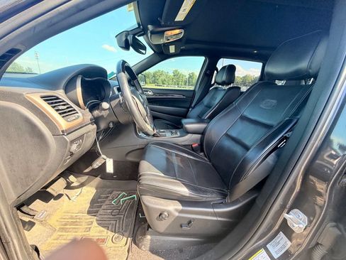 Used 2017 Jeep Grand Cherokee Overland AWD/4WD image 9