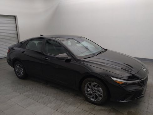 Used 2025 Hyundai Elantra Hybrid FWD image 11