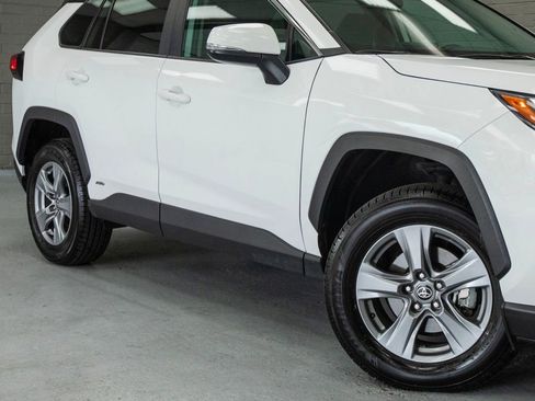 Used 2022 Toyota RAV4 XLE w/ XLE Grade Weather Package AWD/4WD image 7