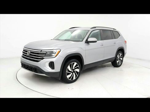 Used 2025 Volkswagen Atlas SE FWD image 1