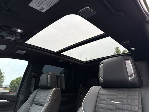 Used 2026 Cadillac Escalade Platinum Sport w/ LPO, Floor Liner Package AWD/4WD image 8