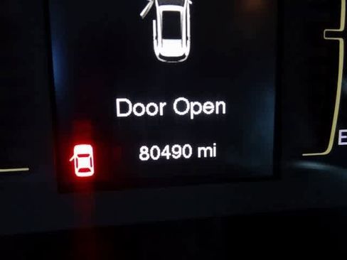 Used 2017 Jeep Cherokee Sport image 9