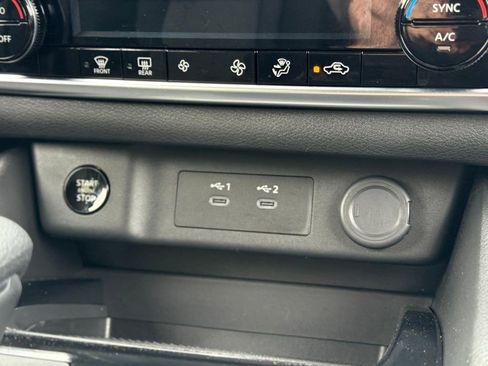 Used 2025 Nissan Rogue SV image 32