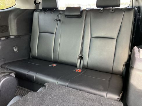 Used 2021 Toyota Highlander XLE image 25