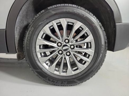 Certified 2025 Cadillac XT4 Premium Luxury image 11