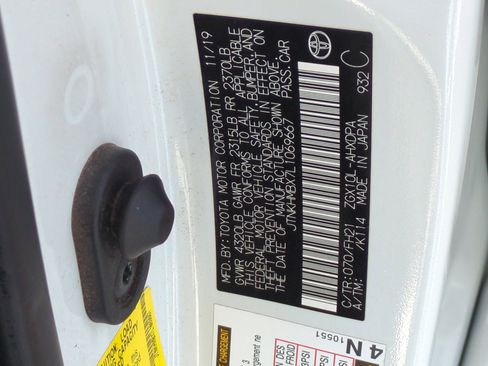 Used 2020 Toyota C-HR LE image 25