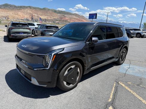 Used 2024 Kia EV9 Land AWD/4WD image 2