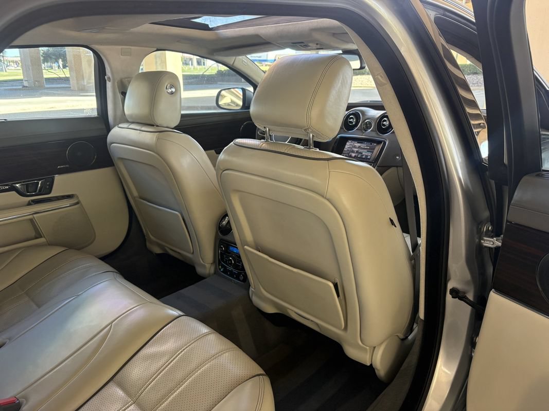Used 2014 Jaguar XJ L Portfolio RWD image 25