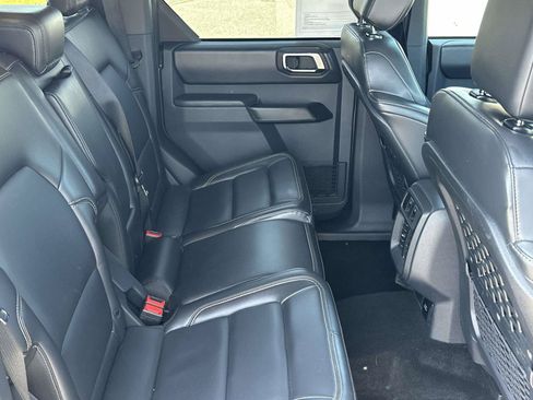 Used 2025 Ford Bronco Badlands AWD/4WD image 10