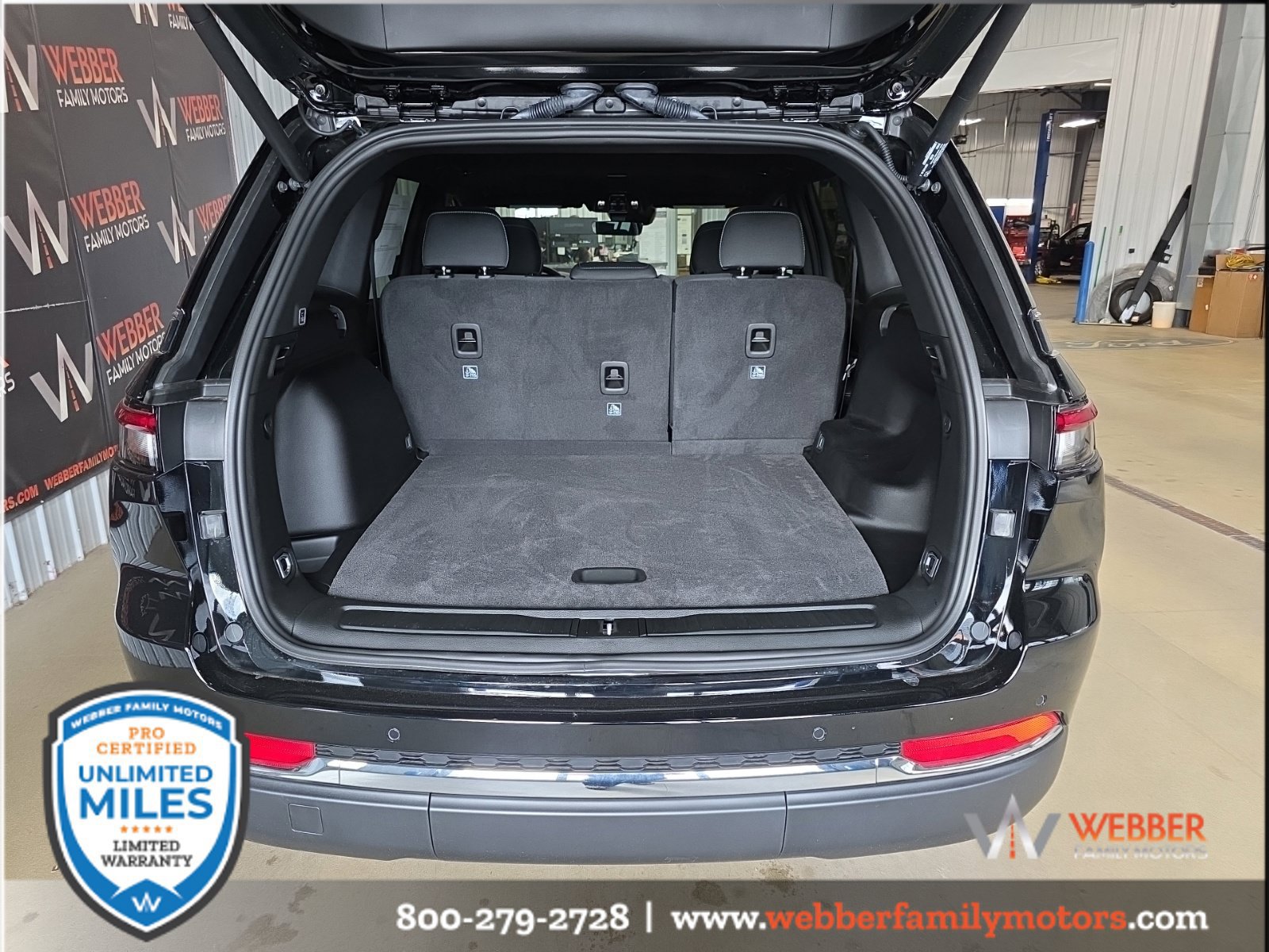 New 2027 Jeep Grand Cherokee Laredo X AWD/4WD image 7