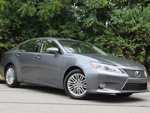 Used 2015 Lexus ES 350 w/ Luxury Package FWD image 3