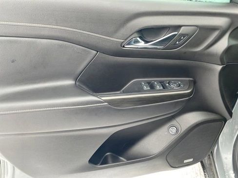 Certified 2023 GMC Acadia SLT image 16