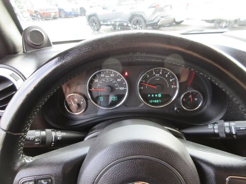 Used 2014 Jeep Wrangler Unlimited Sahara w/ Connectivity Group AWD/4WD image 25