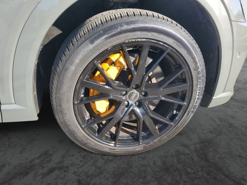 Used 2022 Audi e-tron Chronos image 5