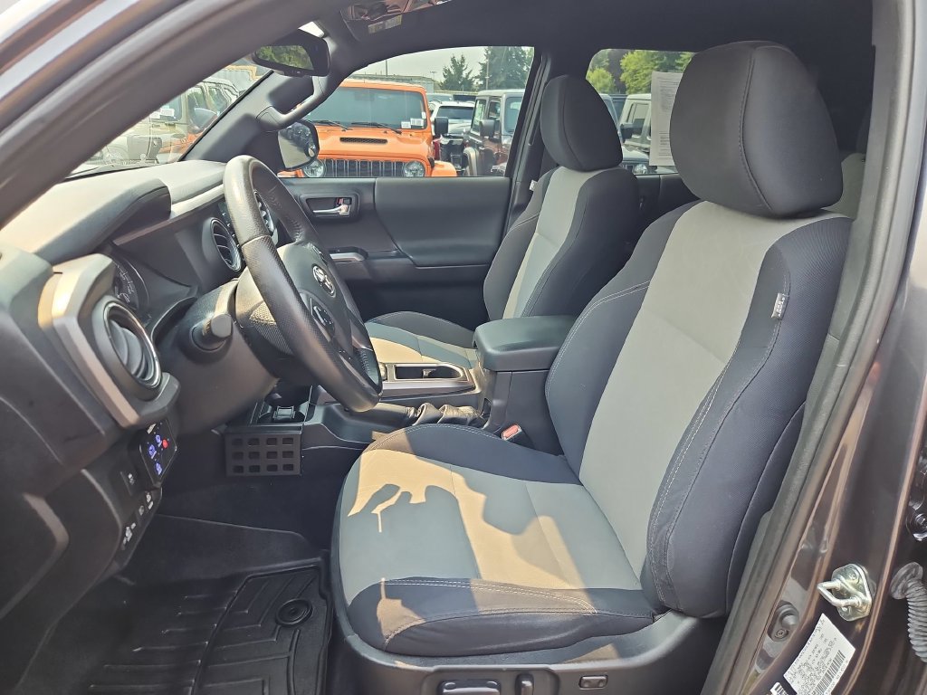 Used 2021 Toyota Tacoma TRD Off-Road AWD/4WD image 12