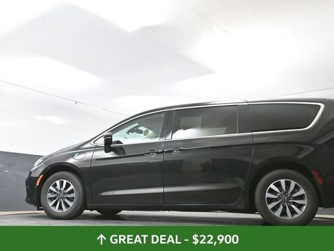 Used 2023 Chrysler Pacifica Touring-L FWD image 61