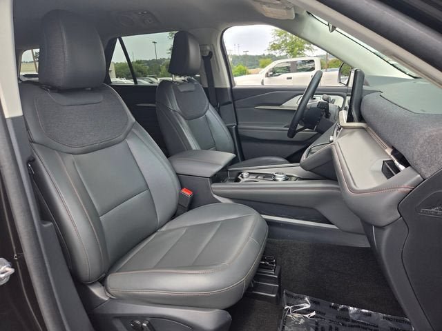 Used 2025 Ford Explorer Active w/ Active Comfort Package AWD/4WD image 20
