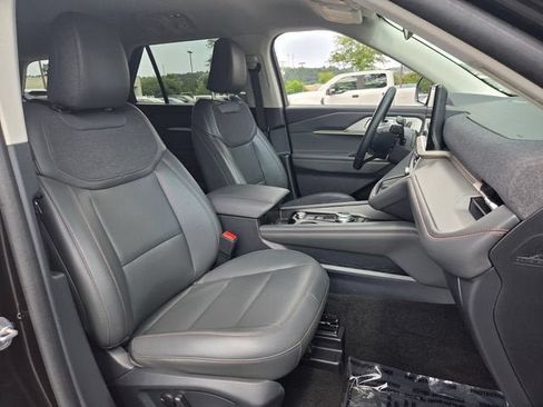 Used 2025 Ford Explorer Active w/ Active Comfort Package AWD/4WD image 20