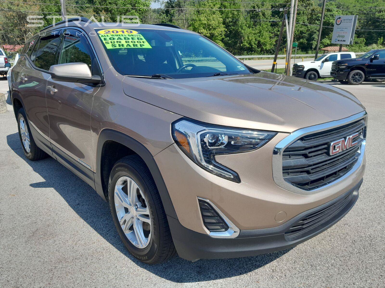 Used 2019 GMC Terrain SLE w/ Driver Convenience Package AWD/4WD image 3