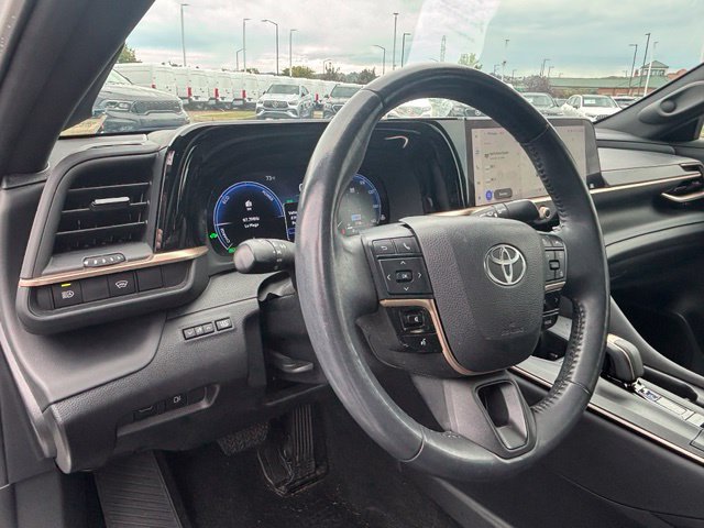 Used 2023 Toyota Crown AWD/4WD image 14