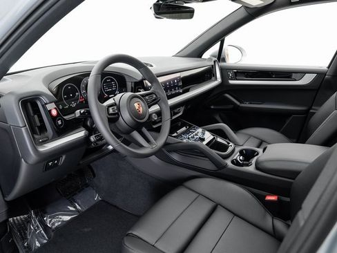 New 2025 Porsche Cayenne image 4