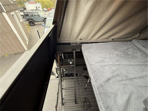 Used 2017 Toyota Tacoma TRD Off-Road w/ Tow Package (A/T) image 25