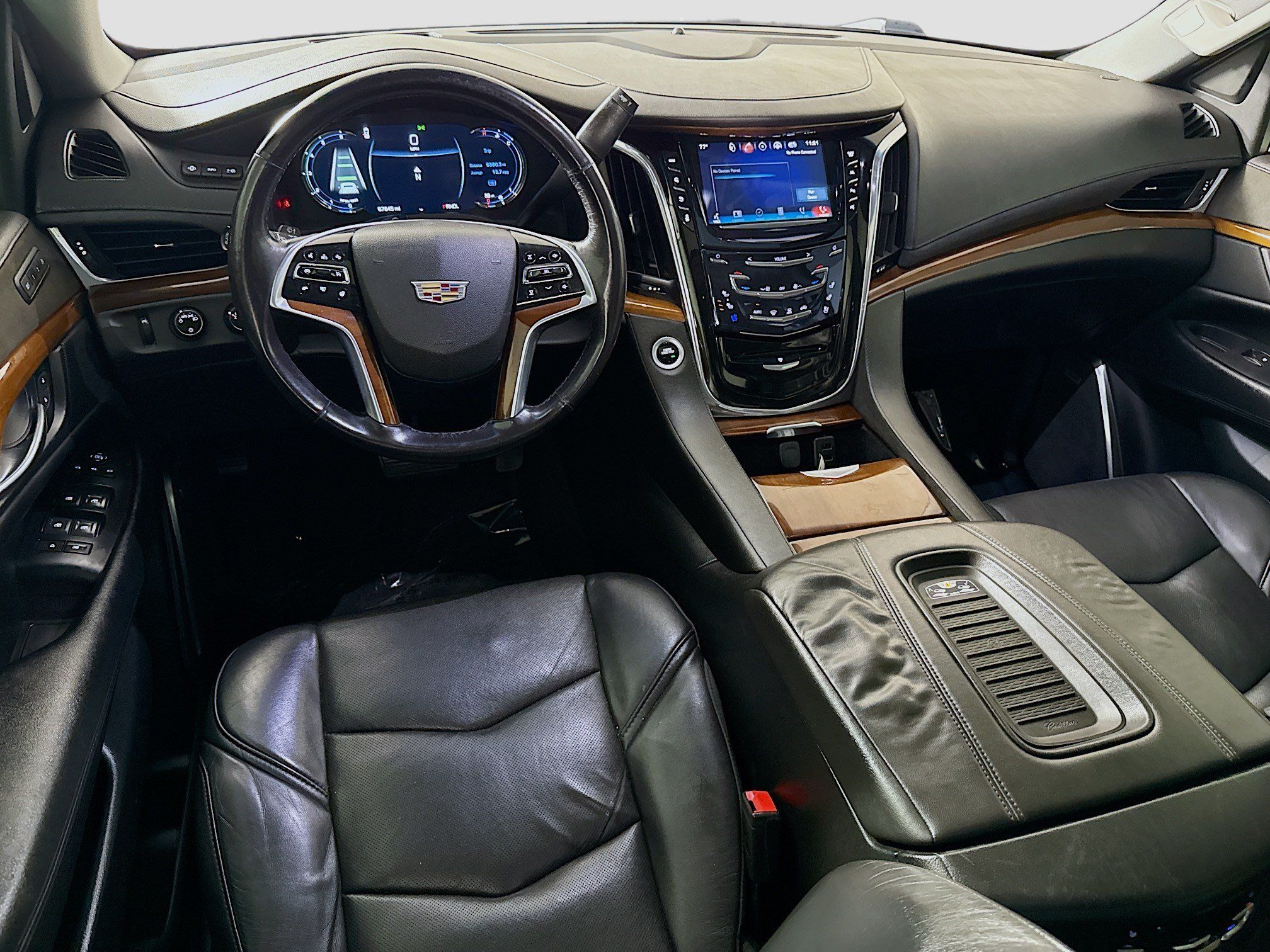 Used 2018 Cadillac Escalade Luxury AWD/4WD image 17