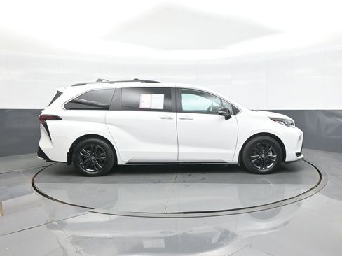 Certified 2024 Toyota Sienna XSE w/ XSE Premium Package image 10